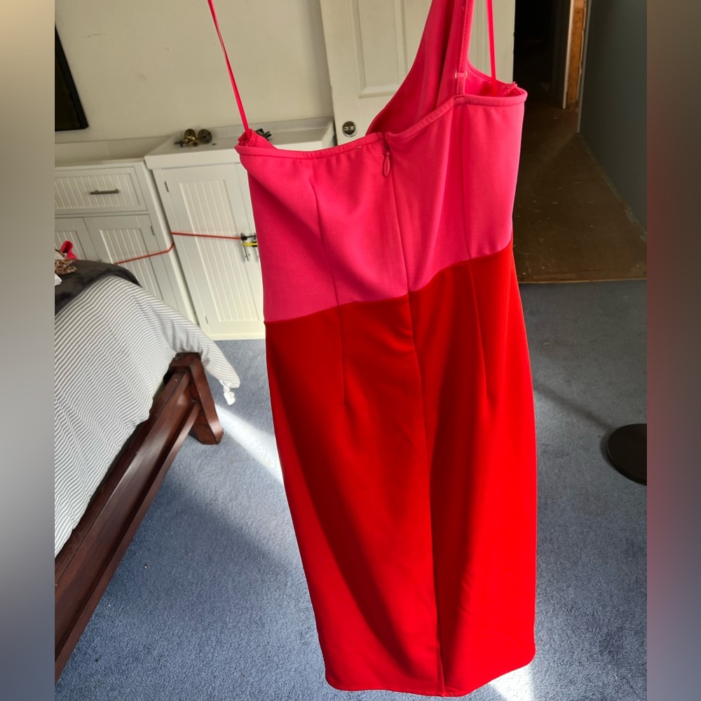 Brand new color block romance dress feom VICI. Never worn. Midi length.